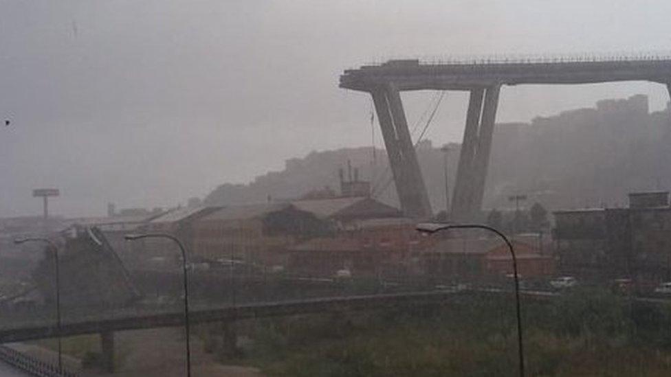 Se desploma un puente de autopista en Génova, Italia, y se teme que haya “decenas de víctimas”