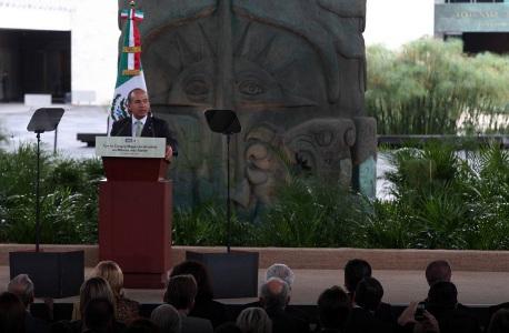 Rumbo a 2012: Calderón presenta el programa turístico Mundo Maya