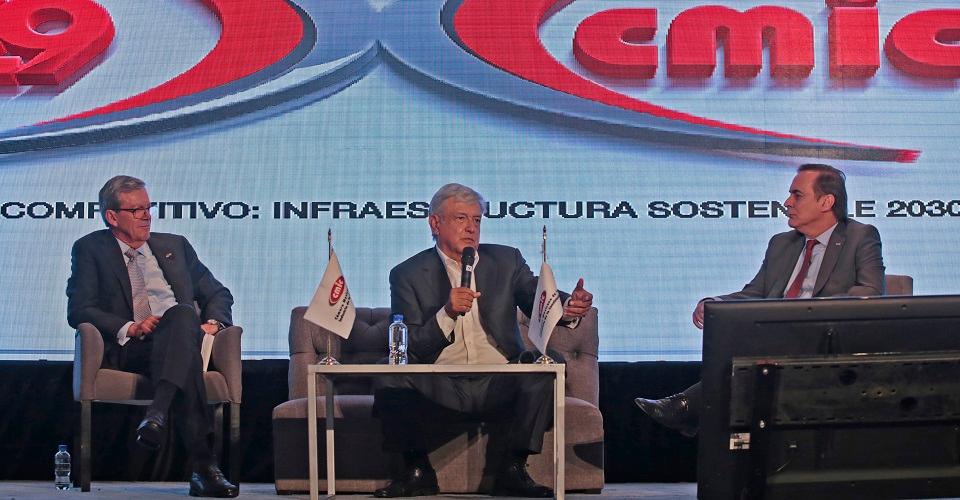 AMLO y empresarios acuerdan formar un grupo de expertos para revisar proyecto del nuevo aeropuerto