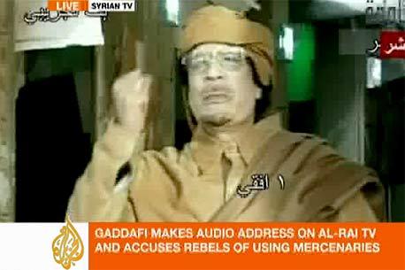 Gadafi acusa a rebeldes de entregar petróleo a extranjeros