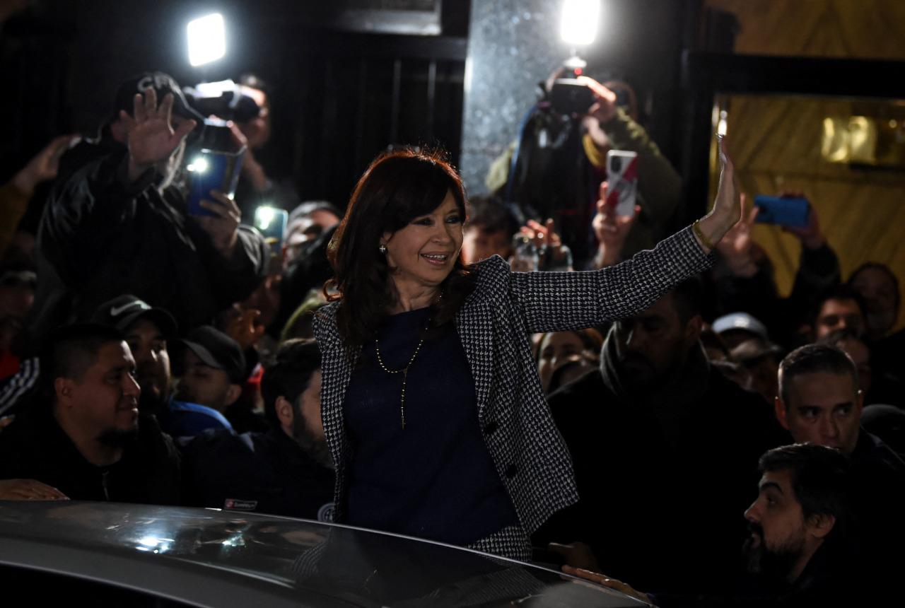 Hombre intenta disparar a Cristina Fernández de Kirchner, vicepresidenta de Argentina