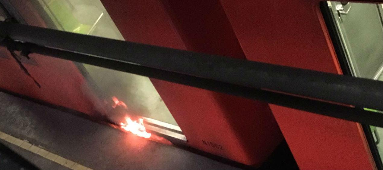 Fuego en vagón de la Línea 7; Metro asegura que no hay riesgo para los usuarios