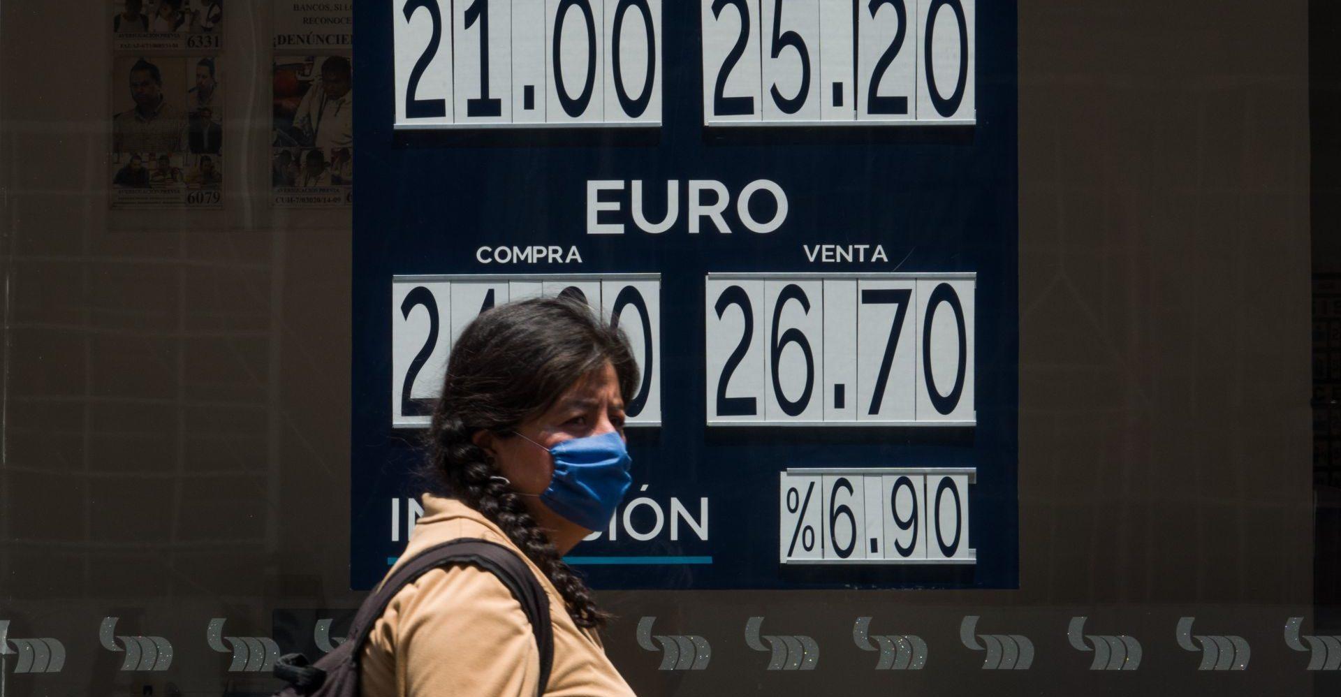 Caída en actividad económica le pega al peso: dólar se cotiza por arriba de los 25