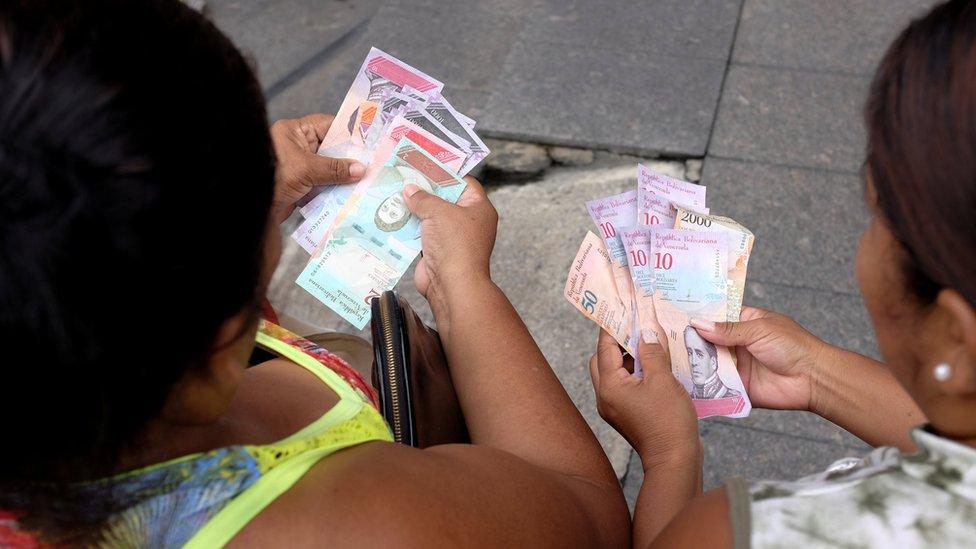 Venezuela: la difícil búsqueda del bolívar soberano en el primer día hábil de la nueva moneda