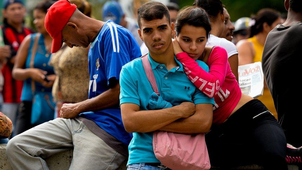 ¿Cómo sale Venezuela de la crisis? La visión de 3 economistas
