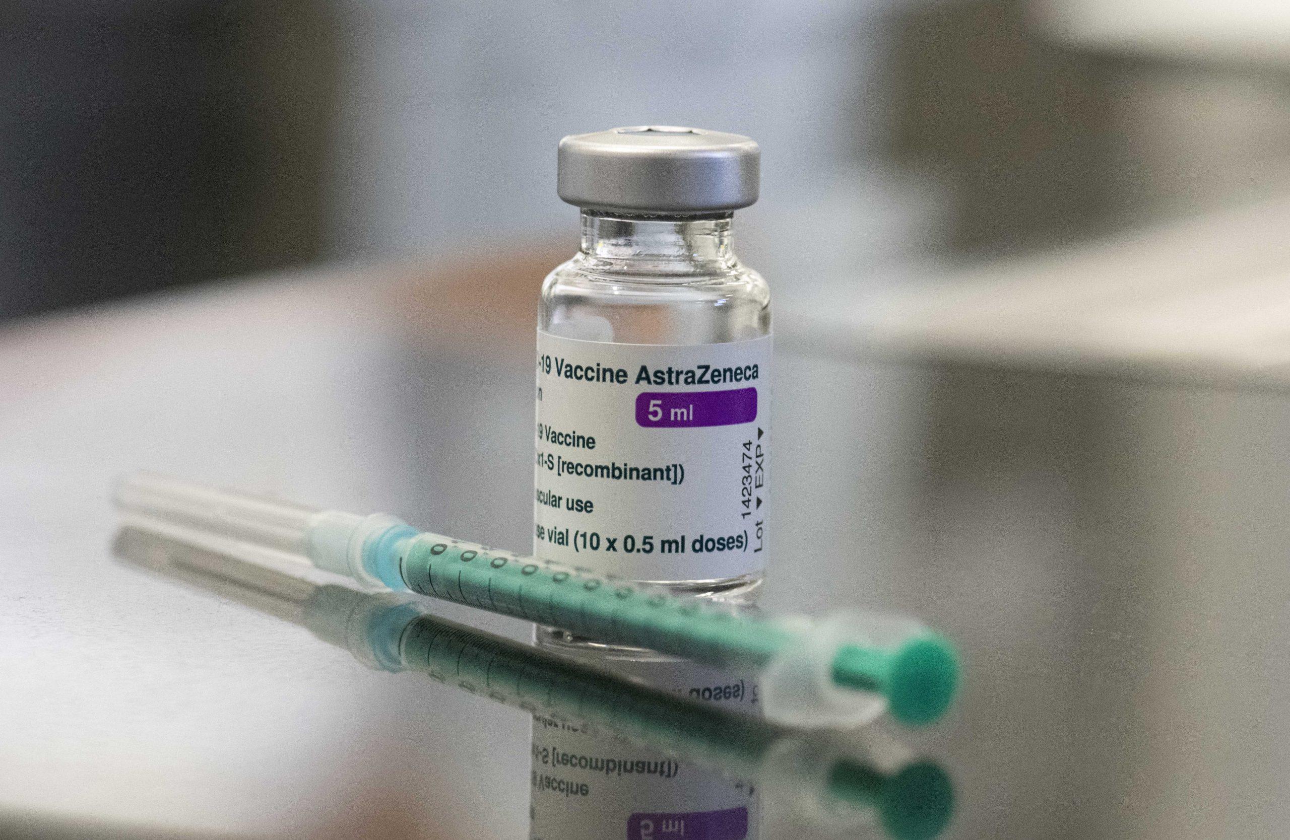 9 países de Europa suspenden aplicación de vacuna de AstraZeneca por temor a coágulos