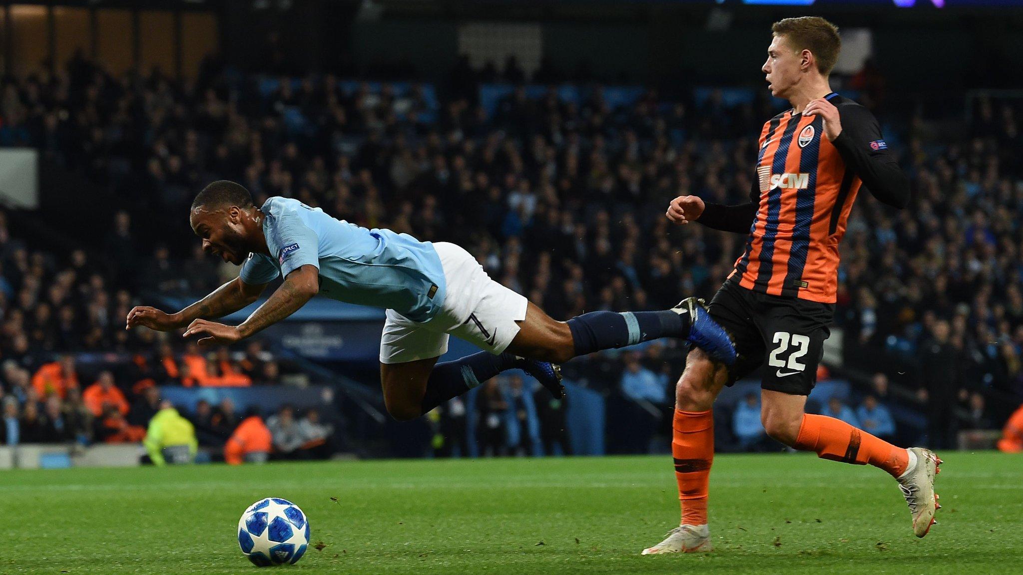 Champions League: ¿es el insólito penalti de Raheem Sterling la peor decisión arbitral en la historia de este campeonato?