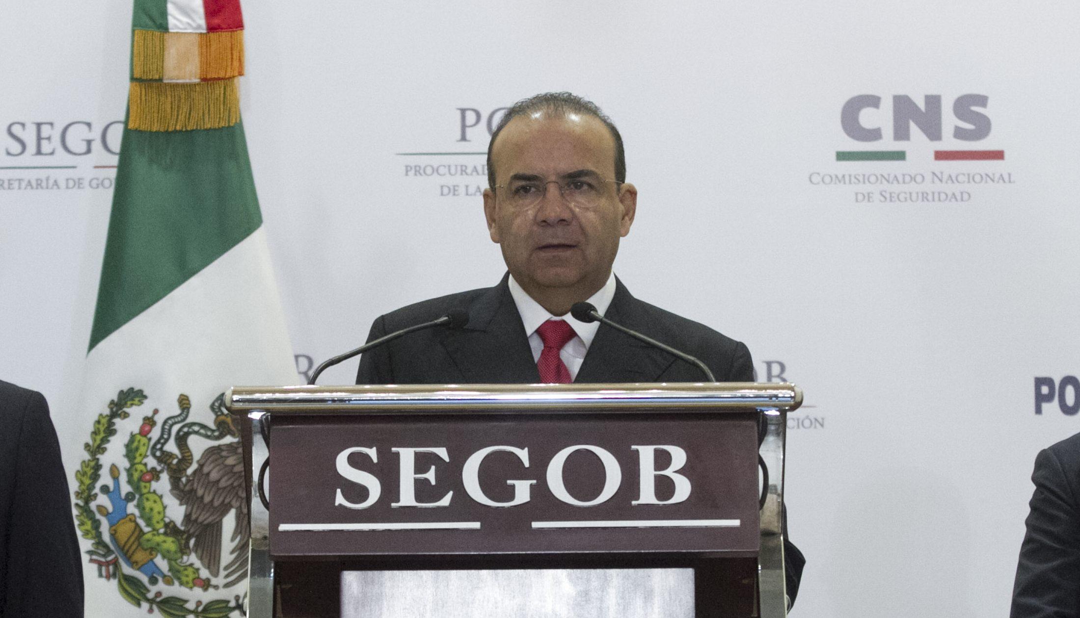 Segob dice que equipo de Anaya y gobierno de Yunes sabían que agentes del CISEN seguían al precandidato