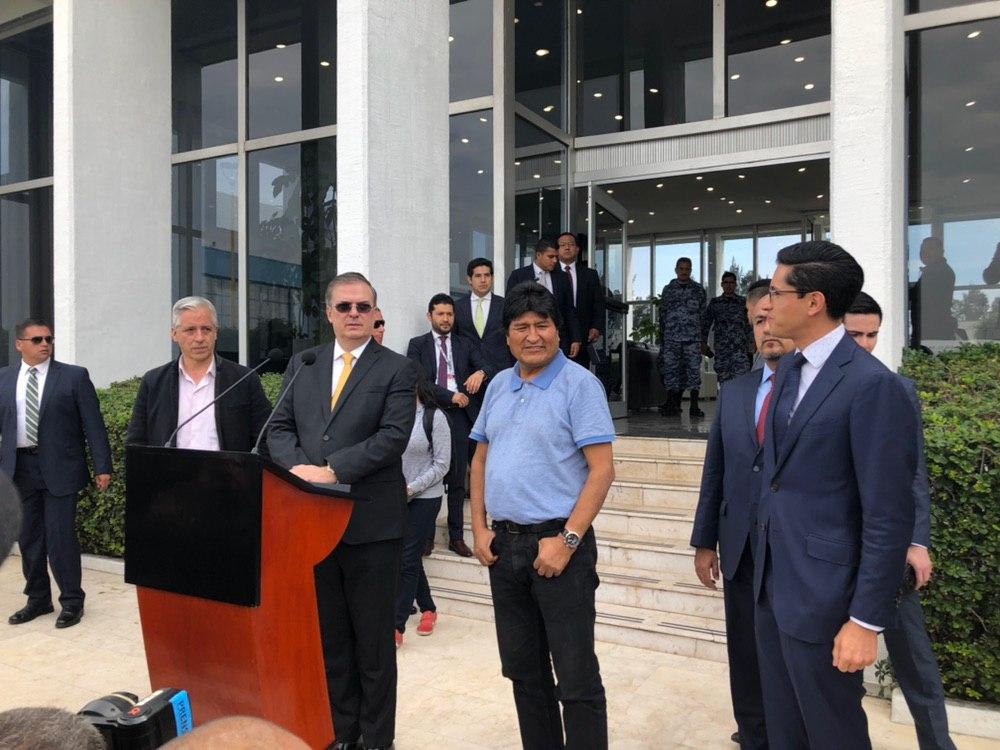 “Nos salvaron la vida”: Evo Morales agradece asilo a AMLO al llegar a México