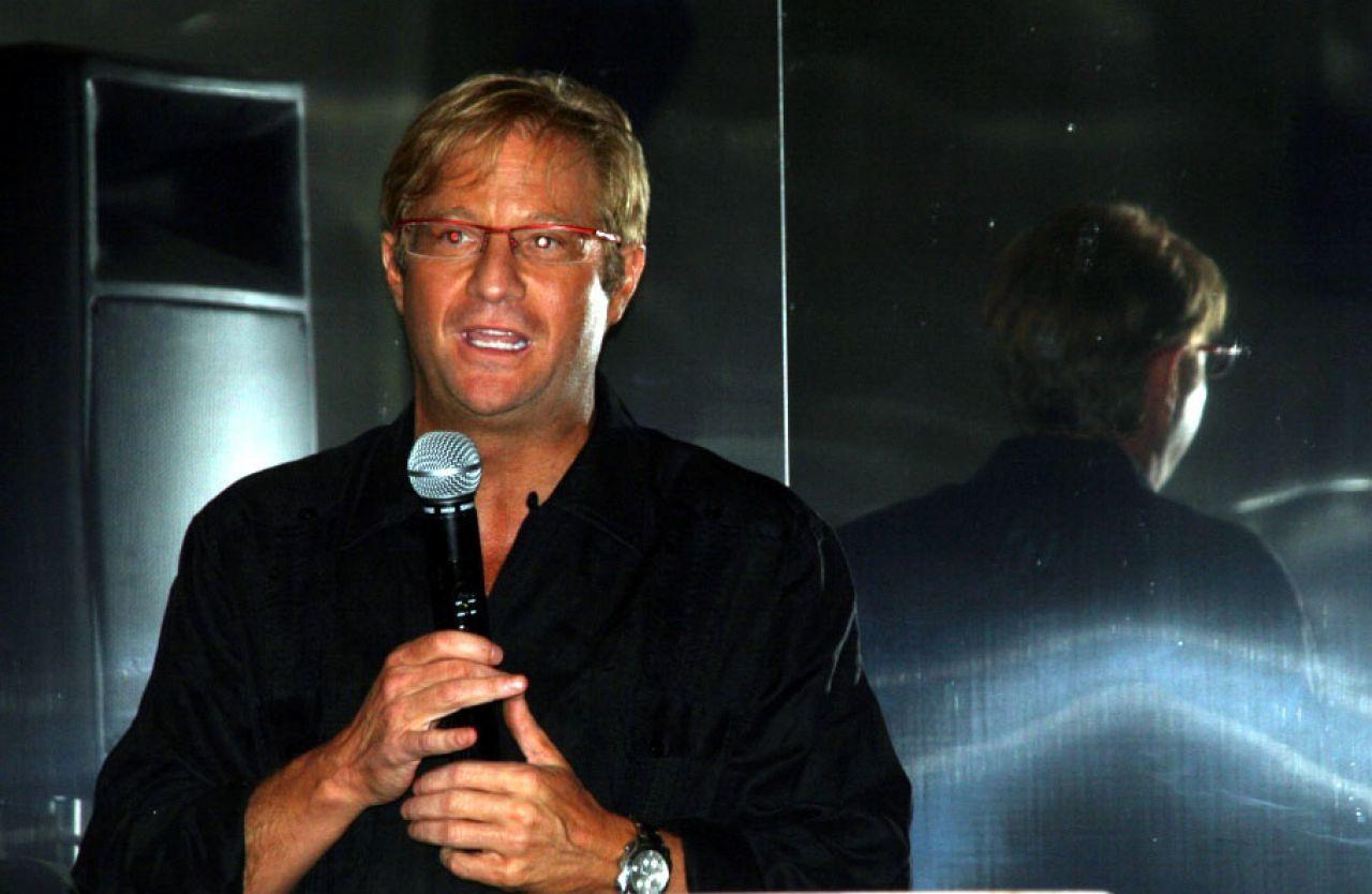 Interpol emite ficha roja de búsqueda contra Andrés Roemer