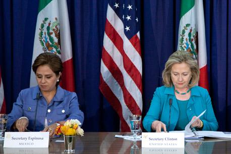 Clinton aplaude labor de México sobre la Iniciativa Mérida