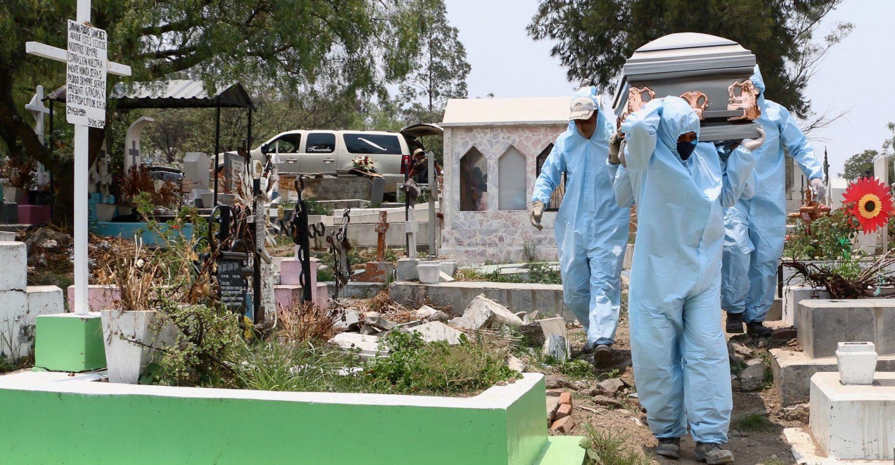 No son solo un número: el memorial que busca que cada muerto por COVID tenga un rostro