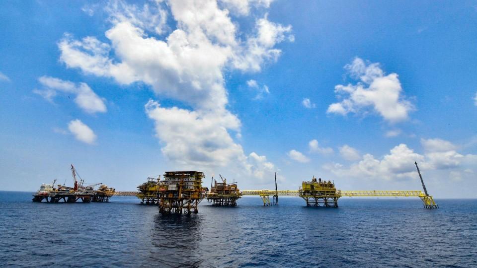 Pemex pierde 24% de producción diaria por accidente en plataforma en Campeche
