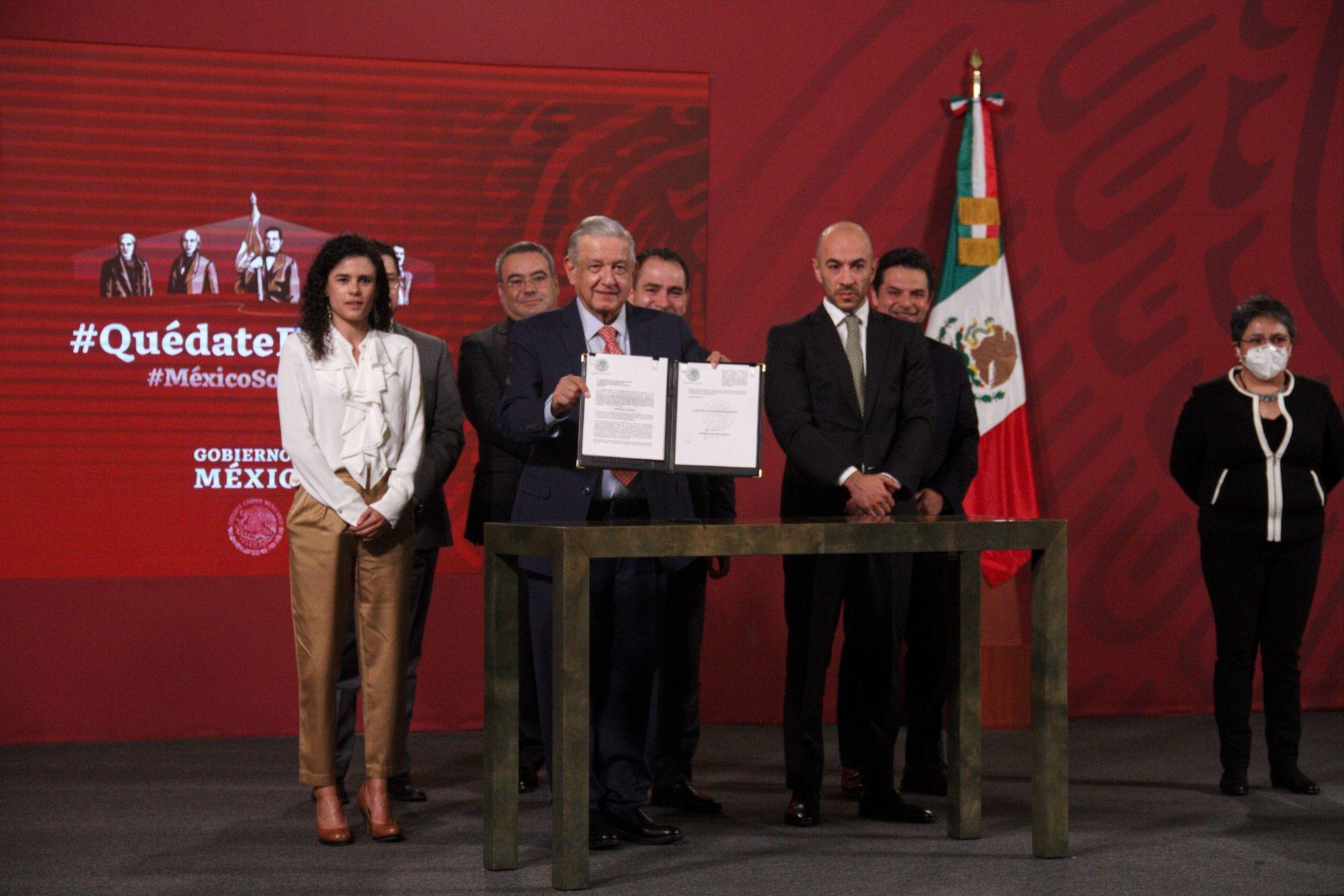 AMLO presenta iniciativa para regular outsourcing; pide sancionar subcontratación con cárcel