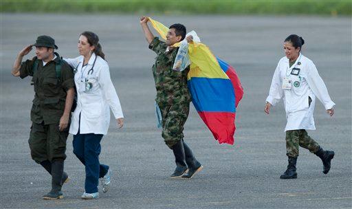Liberan las FARC a últimos soldados y policías que mantenían cautivos