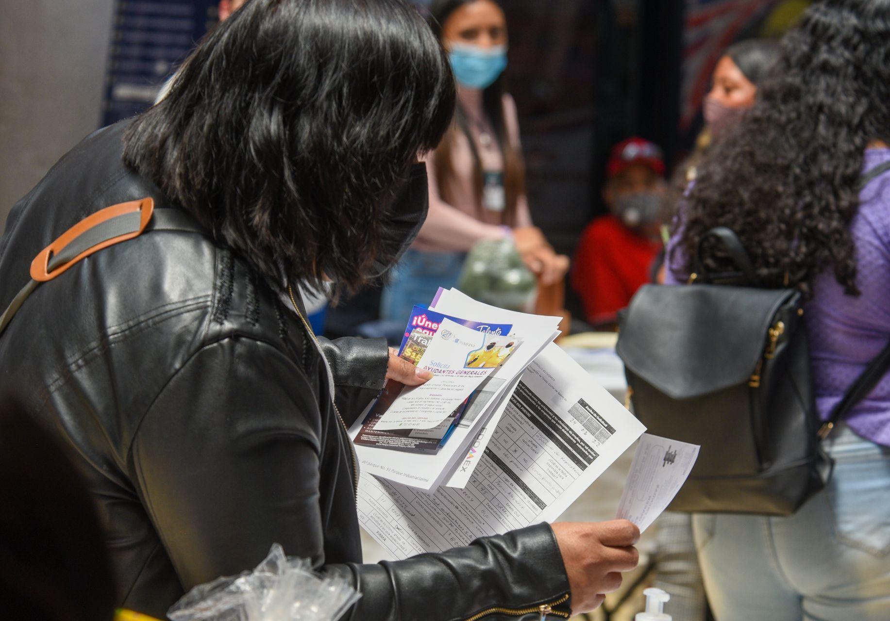 Sector restaurantero y de alojamiento impulsan empleo en abril; desocupación afecta a personas con más escolaridad: Inegi