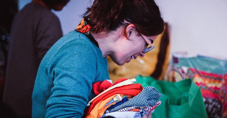 Opciones para donar ropa, juguetes y comida en esta época navideña