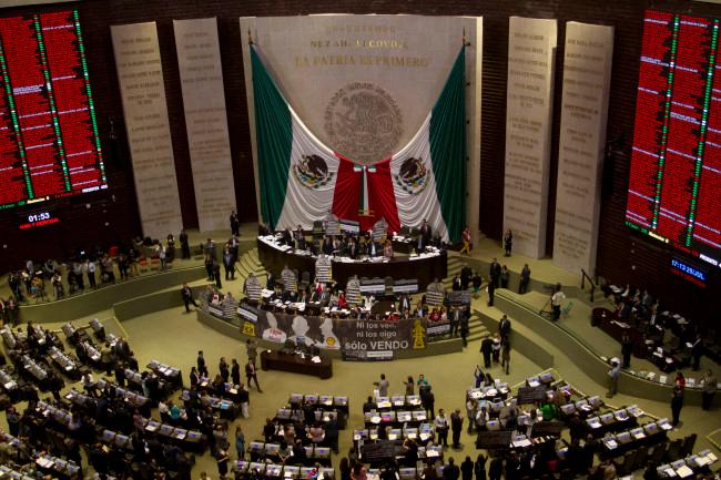 Congreso aprueba primer dictamen energético que será enviado a Peña Nieto