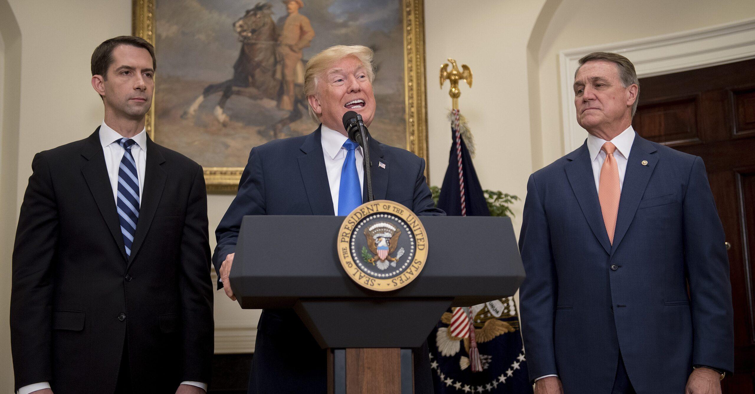 Estos son los nuevos requisitos que quiere imponer Trump para dar green cards