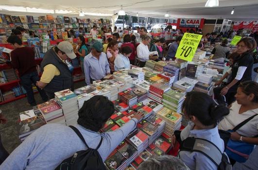 Posponen Feria del Libro en el Zócalo “por emergencia nacional”