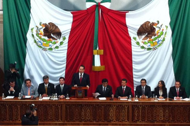 Eruviel rinde protesta; promete “continuar legado” de Peña Nieto