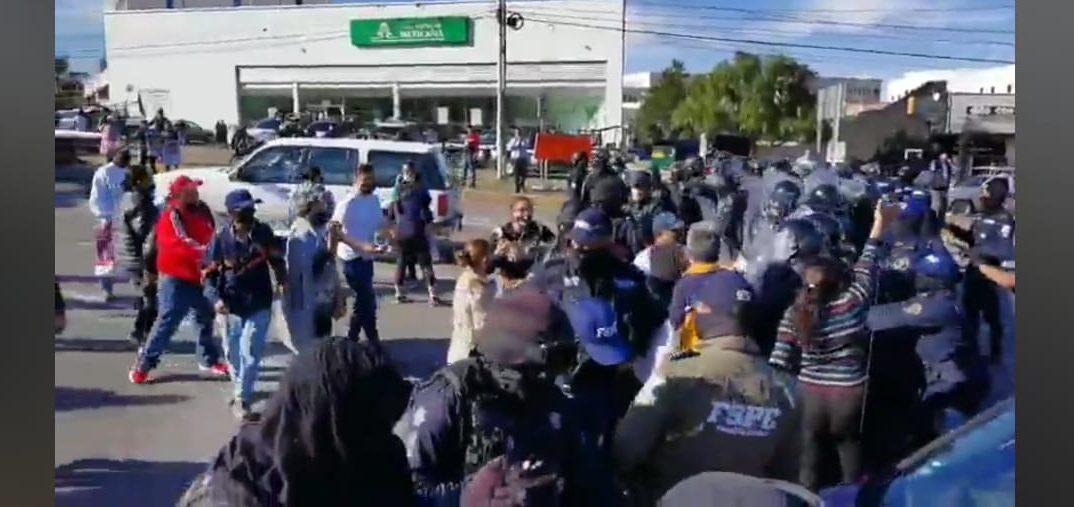 Policías de Guanajuato detienen a familiares de desaparecidos y a una de ellas le rompen la pierna por protestar