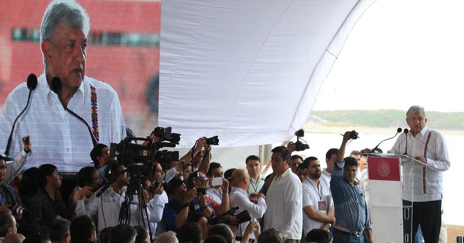 AMLO considera equivocada la resolución del Tribunal sobre Puebla; ganamos a la buena, defiende el PAN
