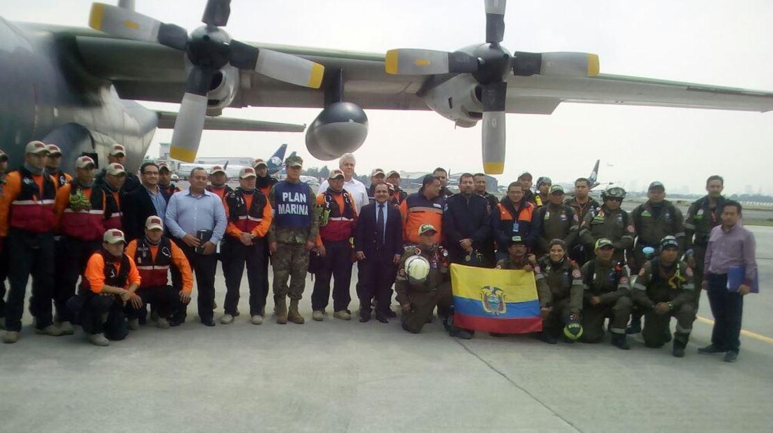 El mundo le da la mano a México, tras el sismo: rescatistas extranjeros buscan sobrevivientes