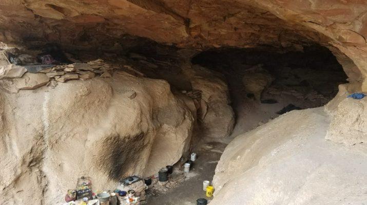 Rescatan a 21 hombres que eran esclavizados en una cueva de Chihuahua
