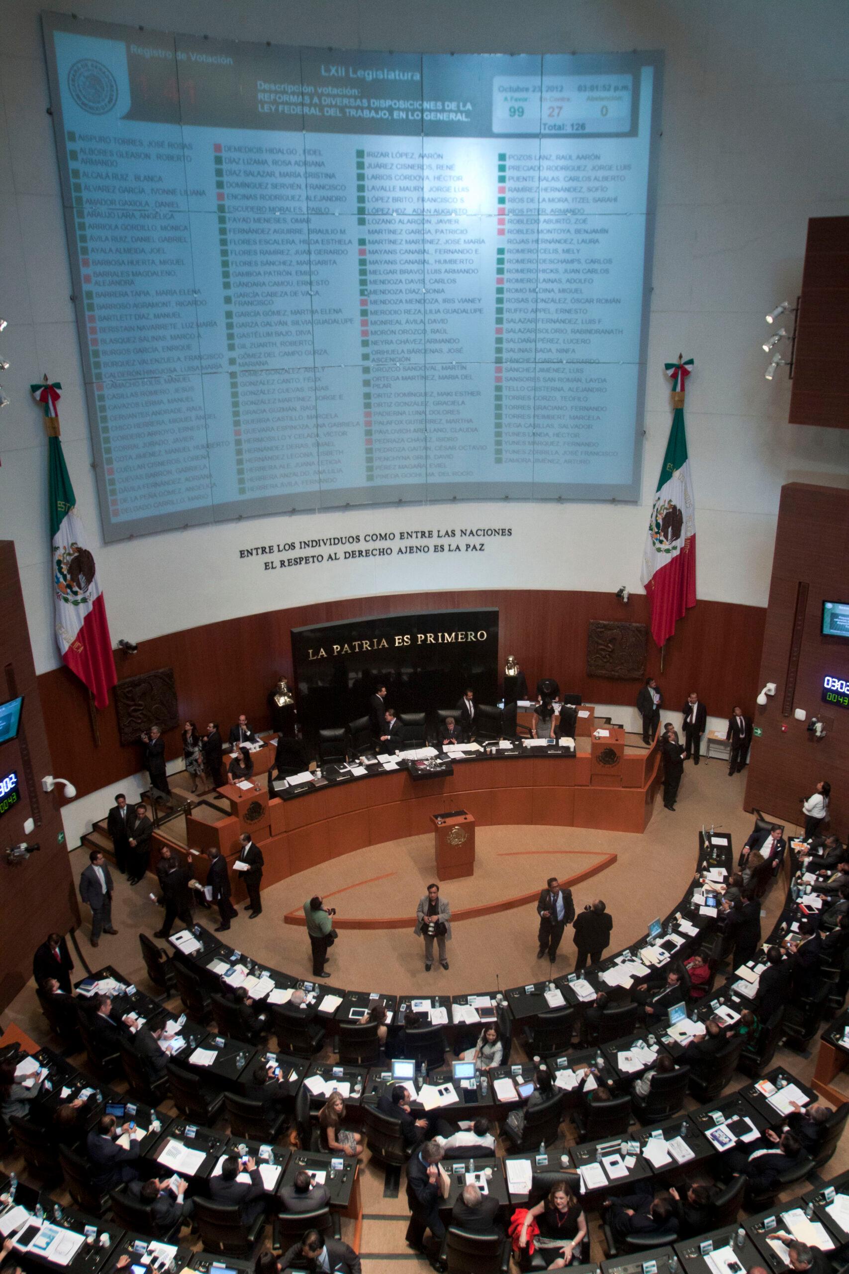Senado frena reforma a la Ley de Administración Pública