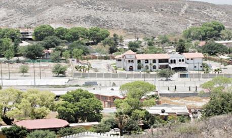 Rector de universidad en Coahuila construye “palacio campestre”