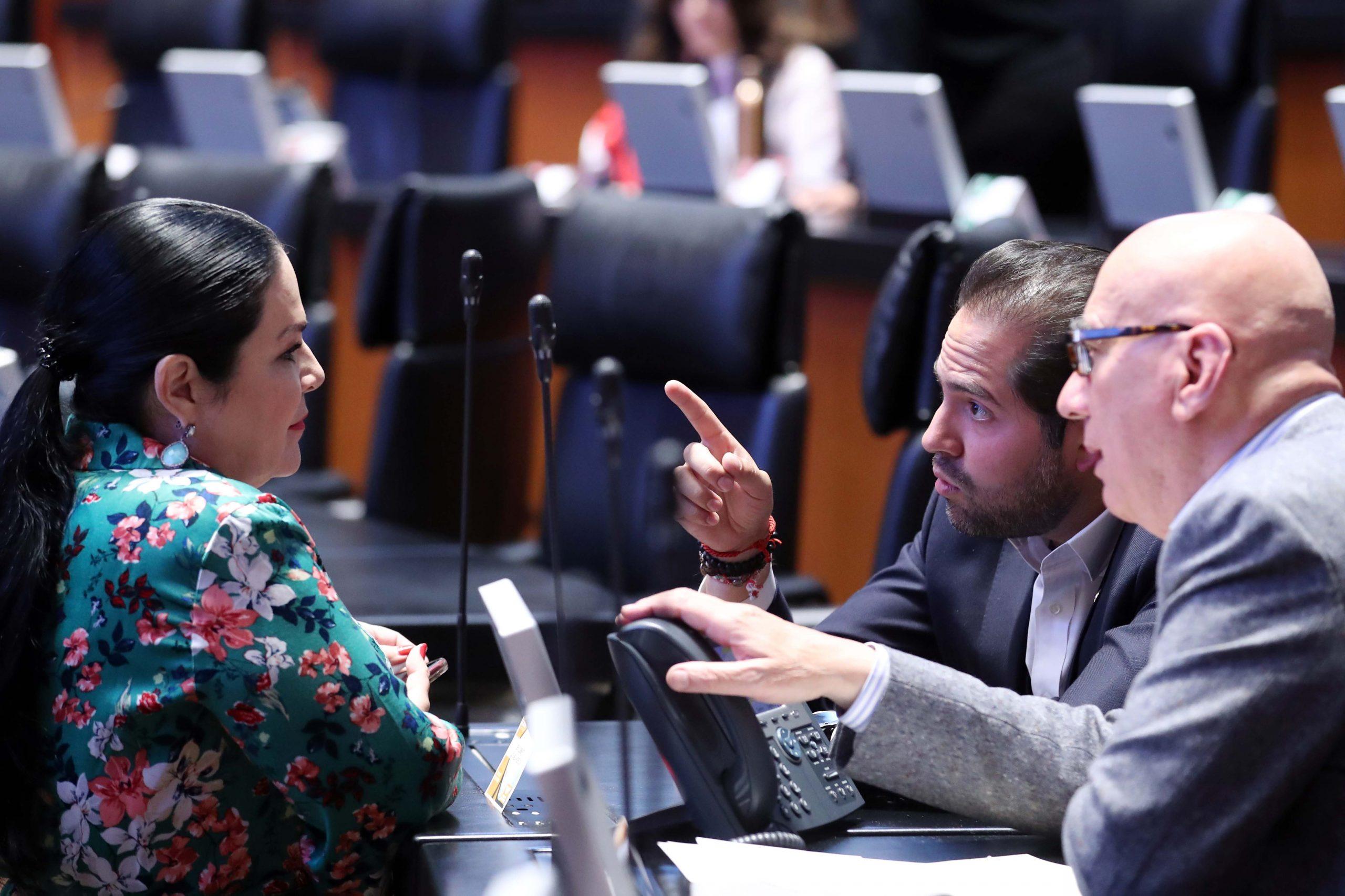 Sin sana distancia: funcionarios federales, estatales, gobernadores y legisladores ignoran medidas de salud