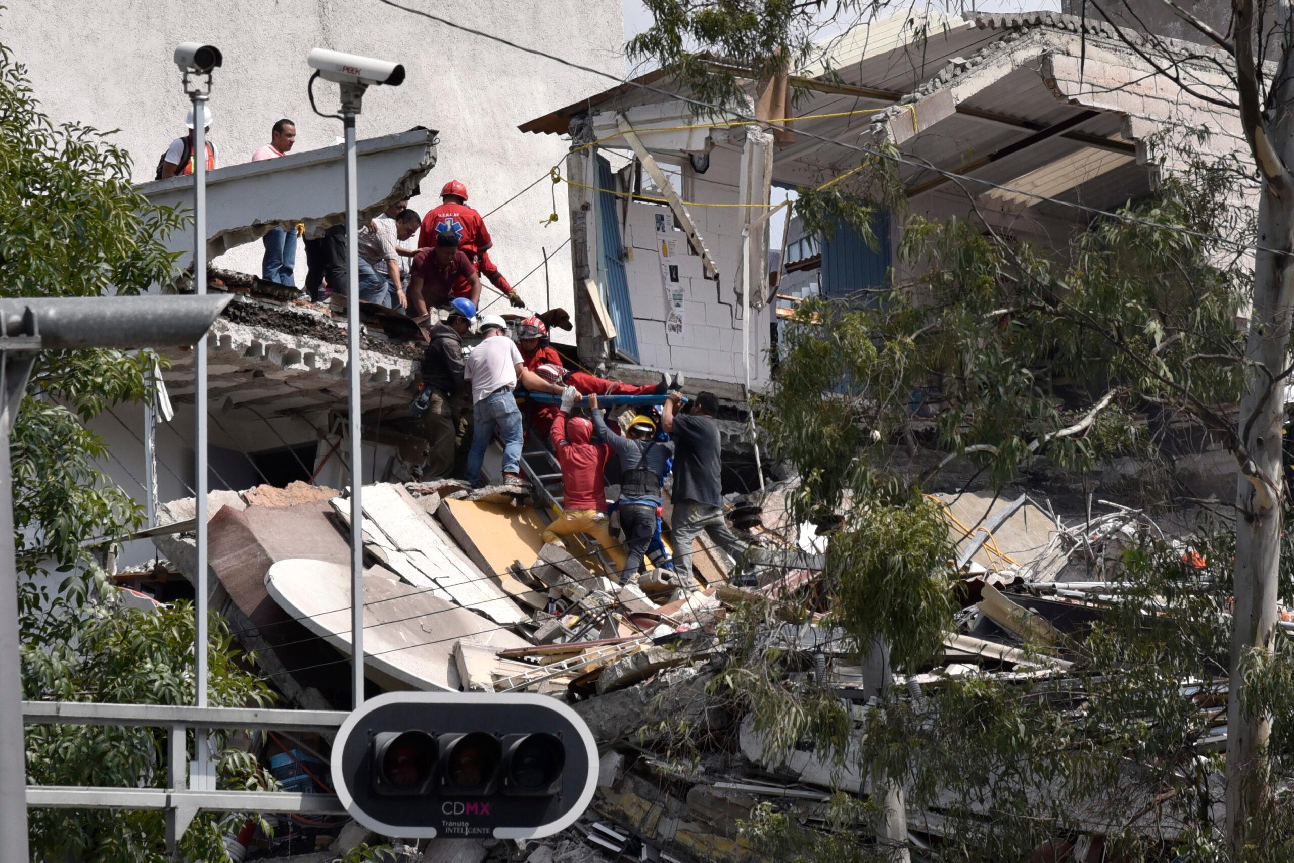 Mi familiar está ahí dentro: la exigencia para seguir el rescate en edificio de Álvaro Obregón