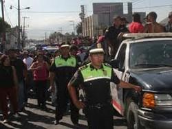 <i>Linchan</i> a delincuente y queman una patrulla en Zumpango