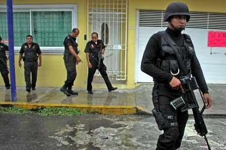 Mueren 5 estudiantes durante persecución en Reynosa; padres bloquean carretera