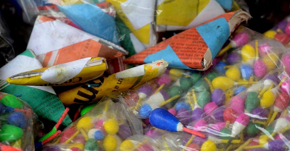 ¿Quemar cuetes en estas fiestas? Esto dice la ley al respecto