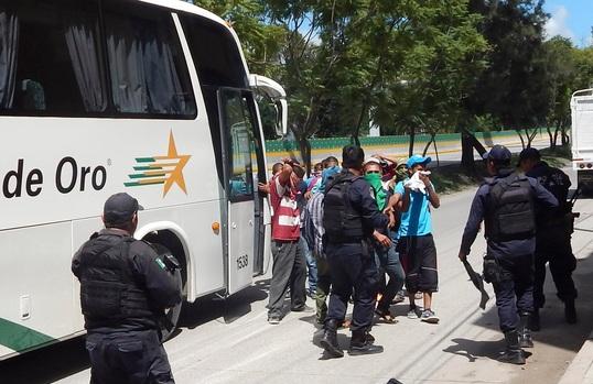 Consignan a 22 policías de Iguala por presunto homicidio de 6 personas