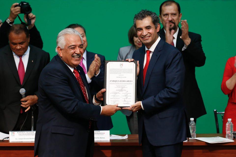 Enrique Ochoa toma las riendas del PRI y llama a destituir gobiernos priistas corruptos