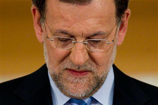 Miles repudian recortes de Rajoy en España; militares repudian austeridad