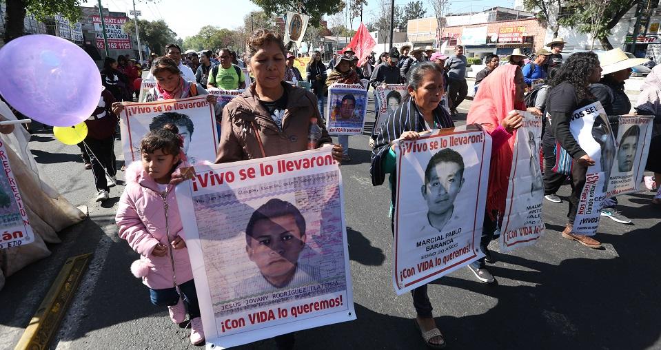 Datos apuntan a que los 43 normalistas fueron llevados a diferentes municipios: abogado