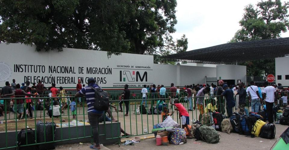 Migración admite que tiene instalaciones inadecuadas, ante fallas y violencia en estaciones