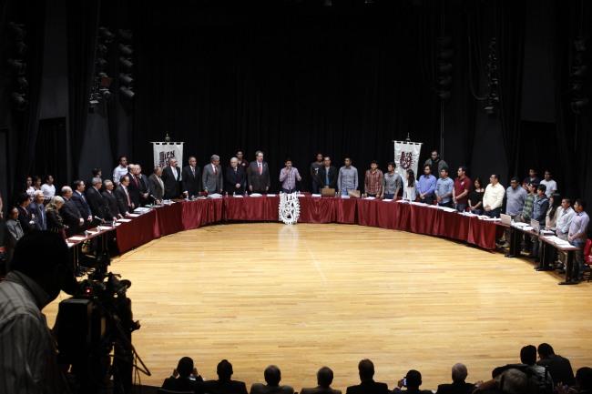 Ellos son los representantes del Poli en la mesa de diálogo