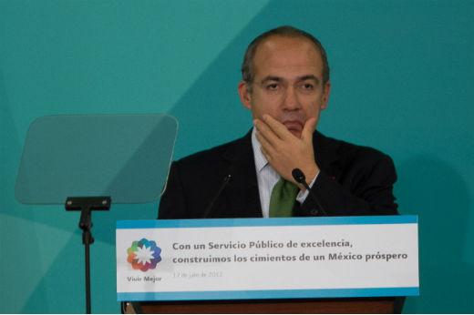 Presume Calderón logros en materia educativa