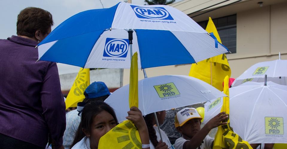 Nos presionan para hacer campaña a favor de PAN-PRD, acusan maestros en Puebla