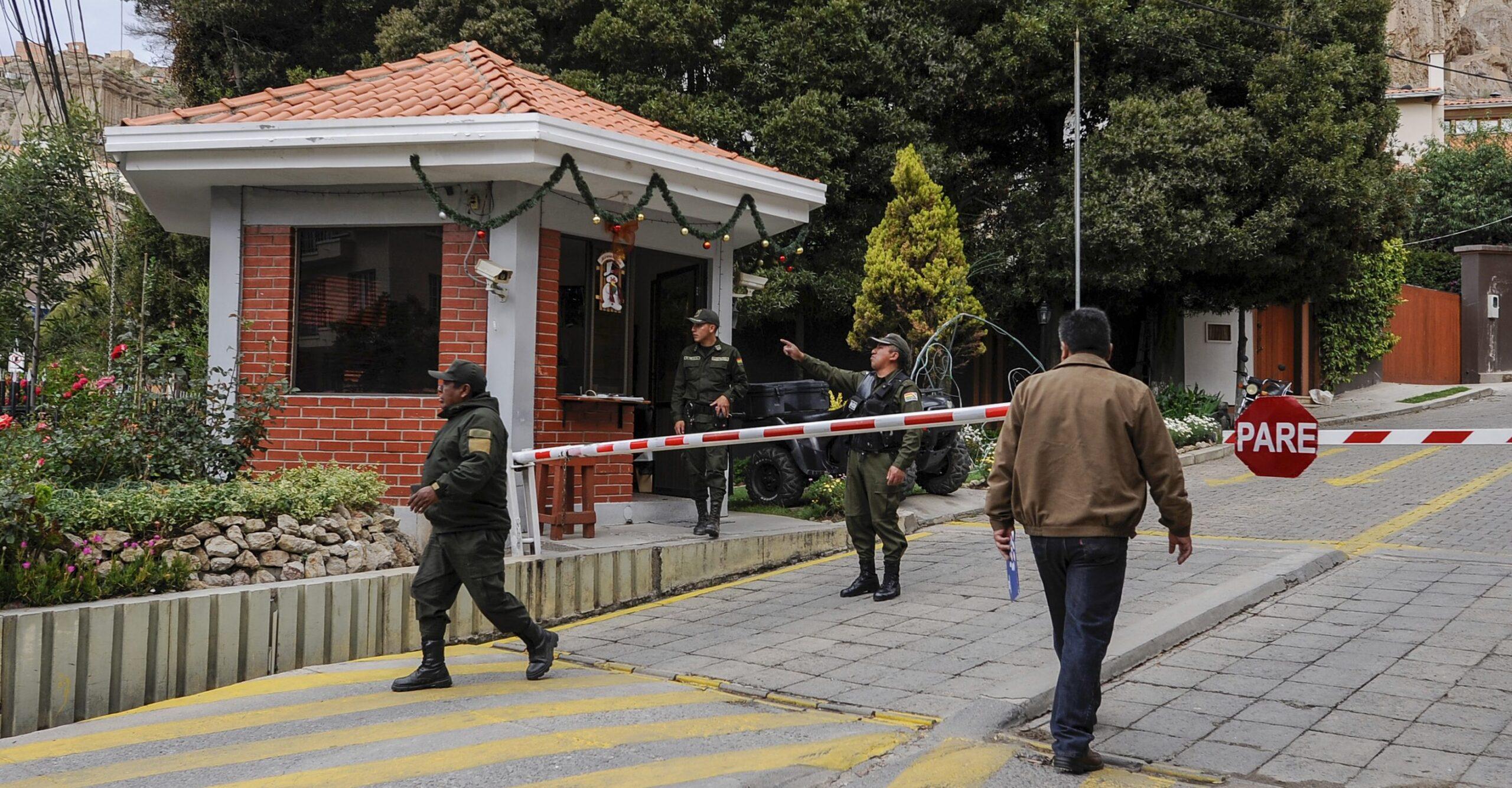 Bolivia expulsa a embajadora de México y a diplomáticos españoles