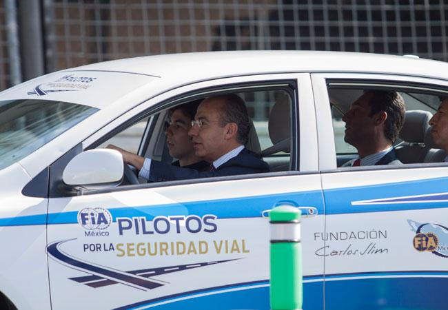 Calderón <i>se da su vuelta</i> por EU para ver al “Checo”