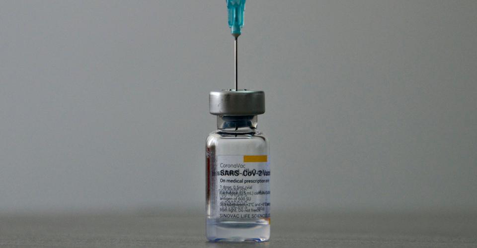 México aprueba uso de emergencia de las vacunas chinas CanSino y Sinovac