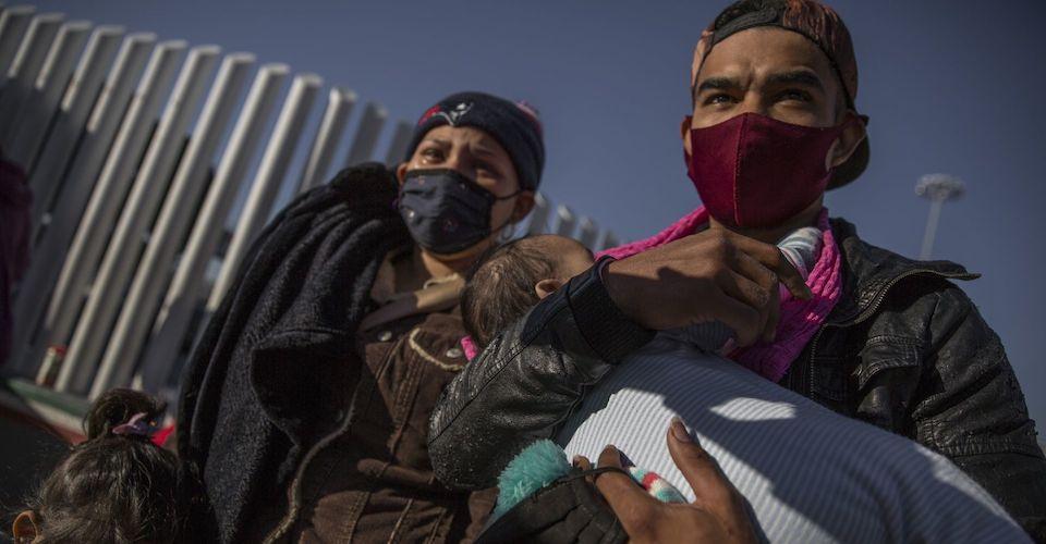 EU comienza a procesar 25 mil solicitudes de asilo de expulsados a México en la era Trump
