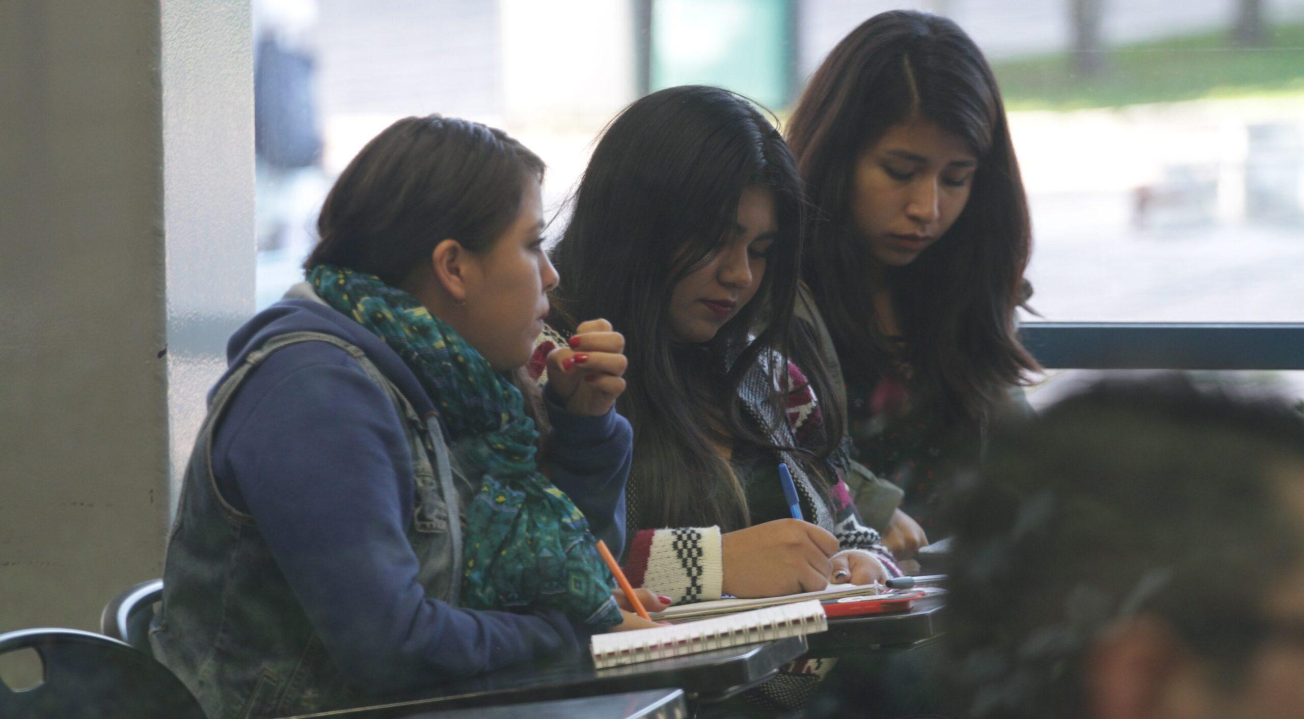 En México, solo 17% de los jóvenes logran estudiar la universidad