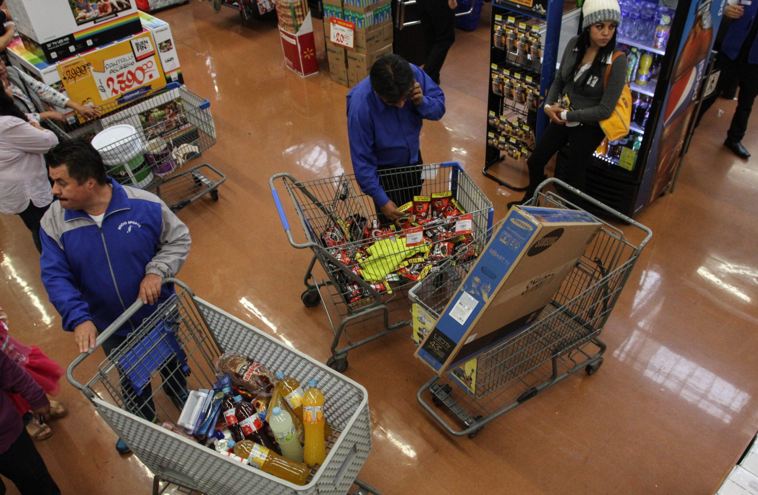 Mexicanos reducen consumo de bienes nacionales e importados en junio